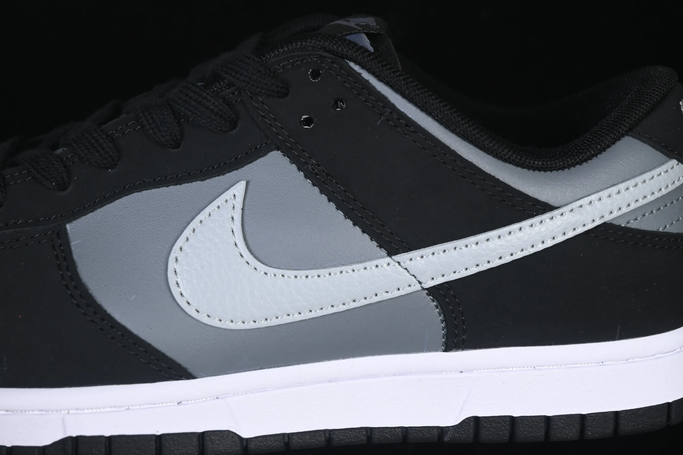 All categories Nk SB Dunk series Nk SB Dunk Low low-top sneakers Nike SB Dunk Low black gray low-top casual sneakers IB3079-001